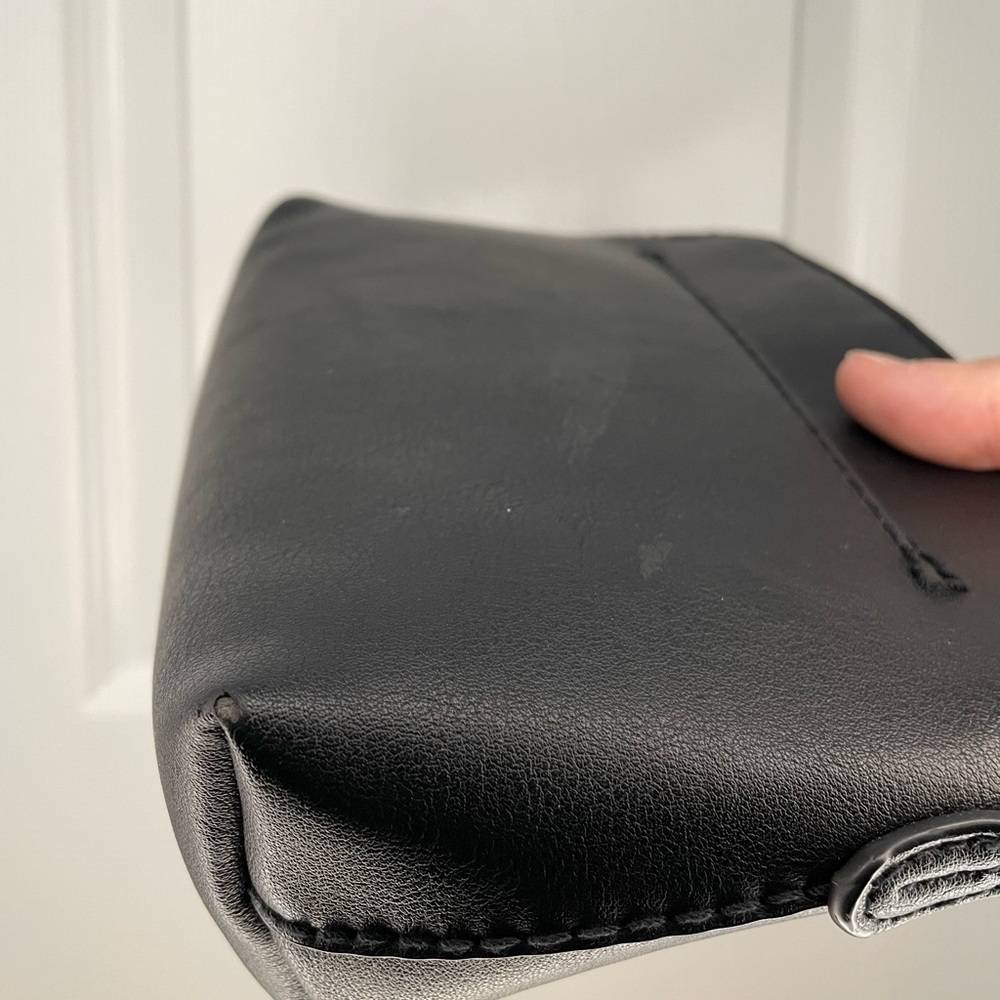 Universal Thread Black Crossbody Bag - Picture 6 of 14
